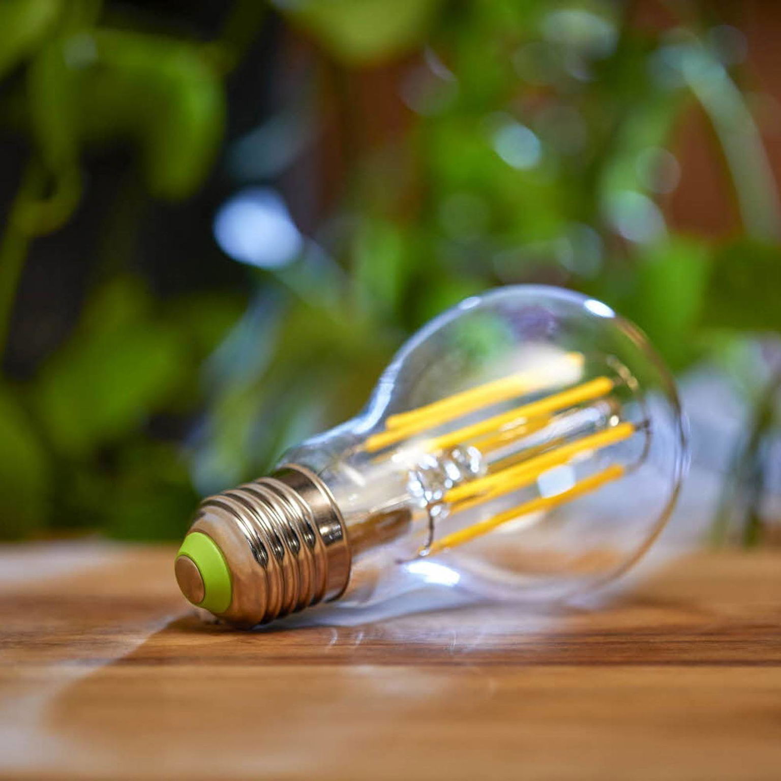 Philips E27 LED žiarovka A60 2,3W 485lm 4000K číra – obrázok 2