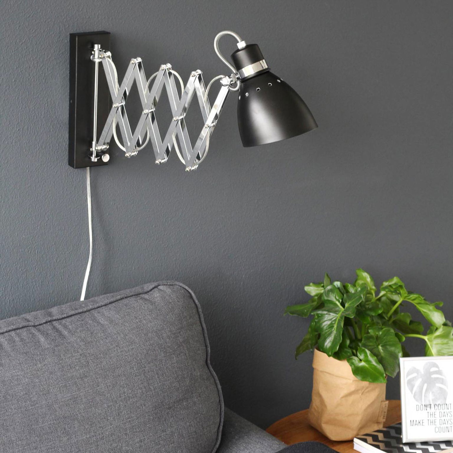 Pružinová nožnicová lampa, čierna/chróm – obrázok 2