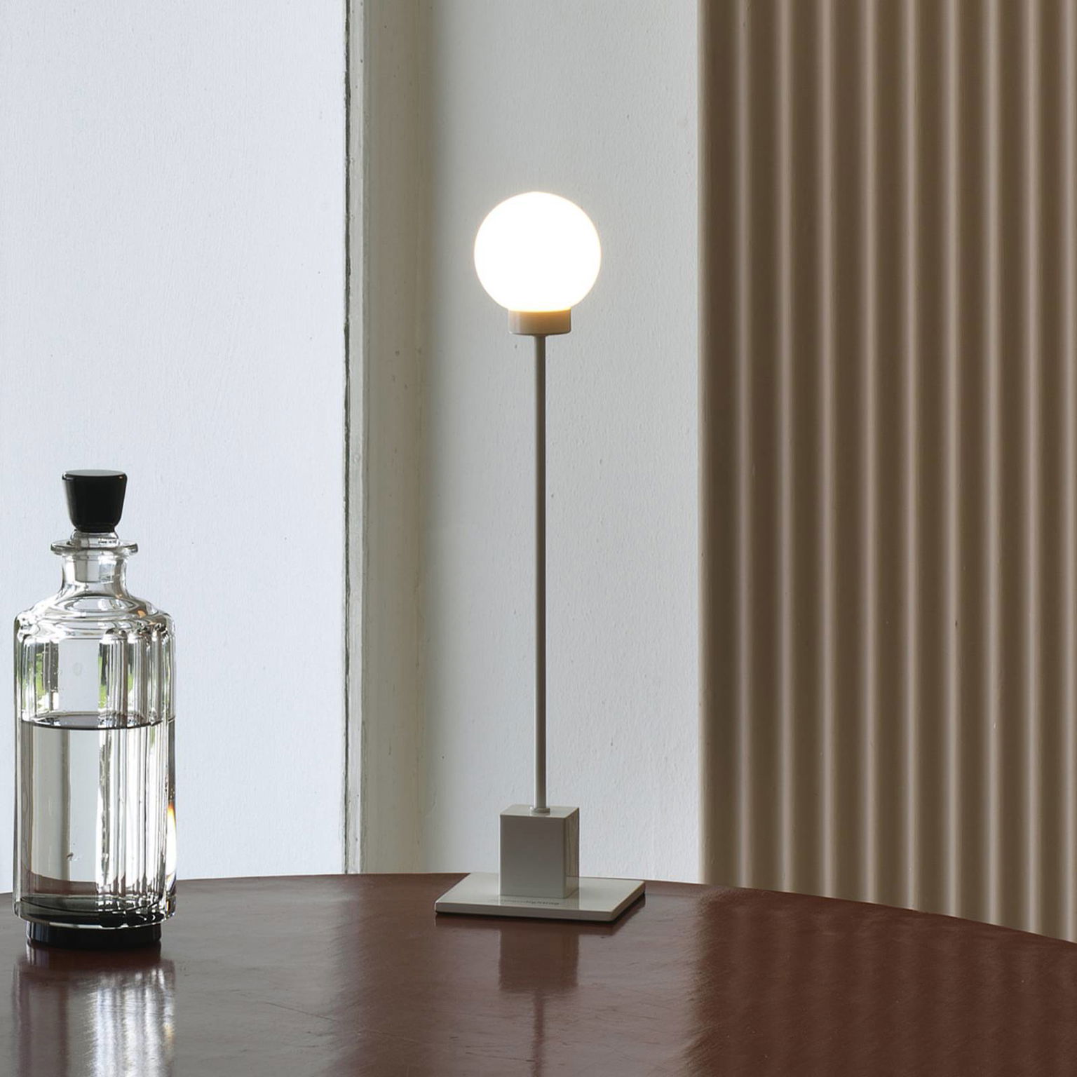 Severná stolová lampa Snowball, biela – obrázok 4