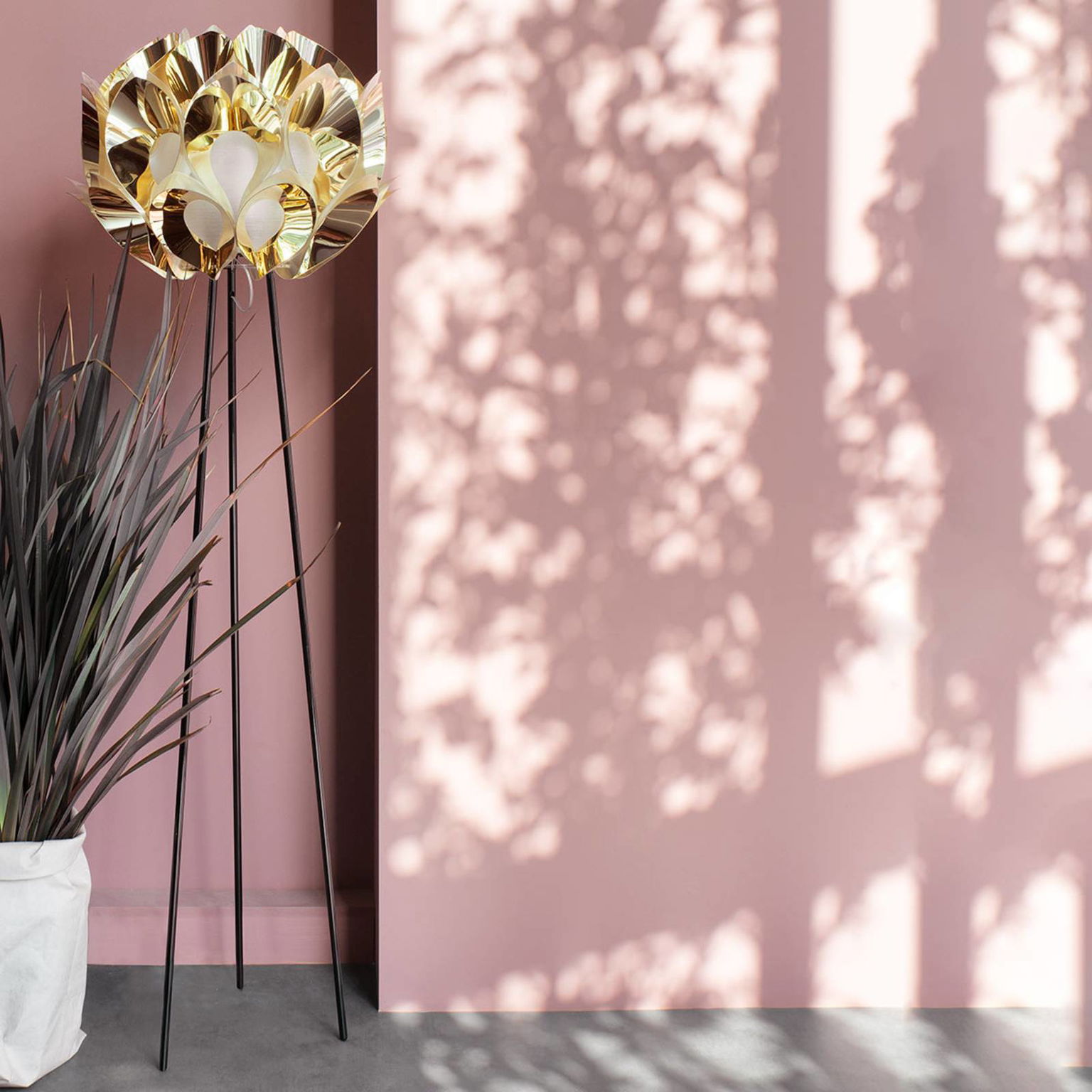 Slamp Flora – dizajnérska stojaca lampa, zlatá – obrázok 3