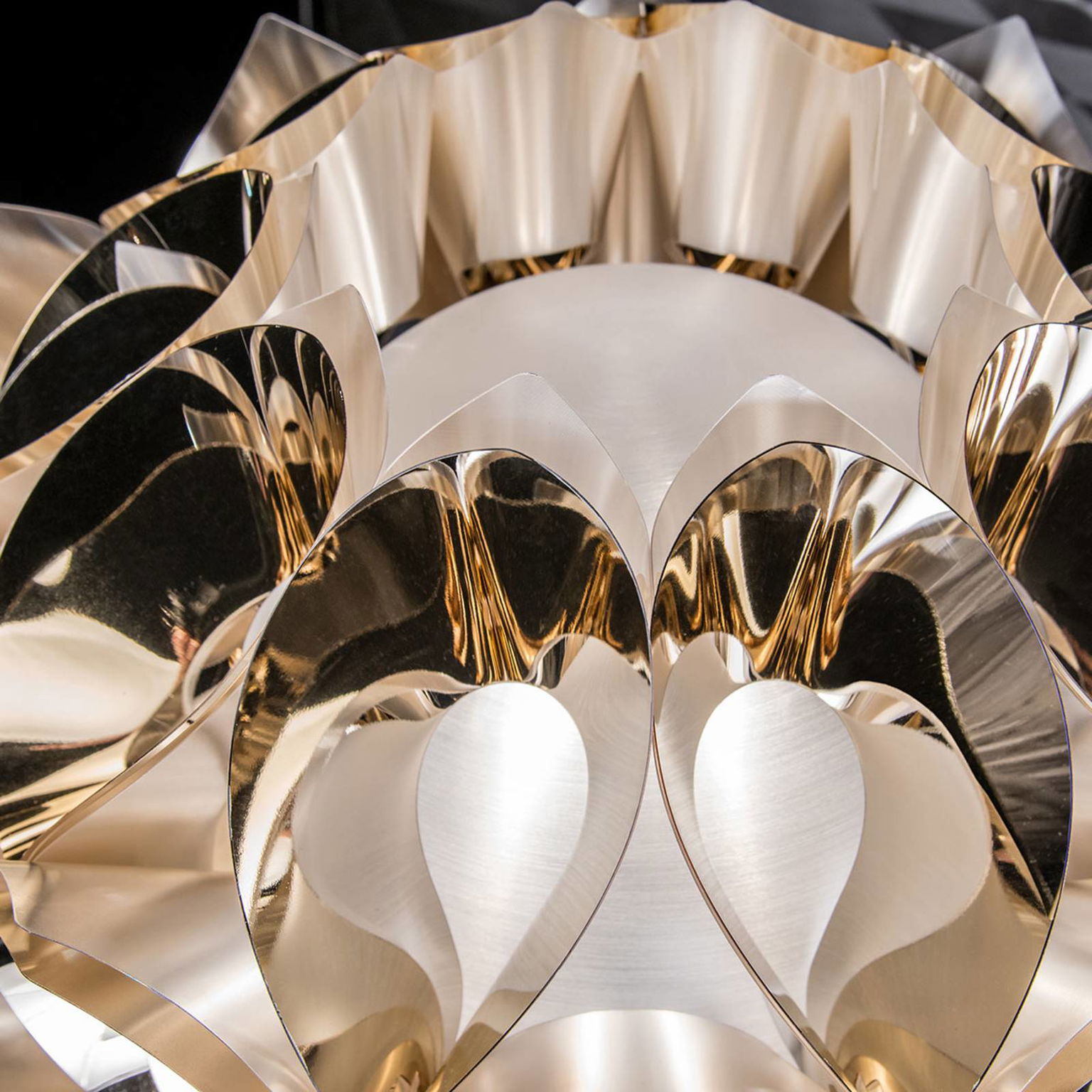 Slamp Flora – dizajnérska stojaca lampa, zlatá – obrázok 6