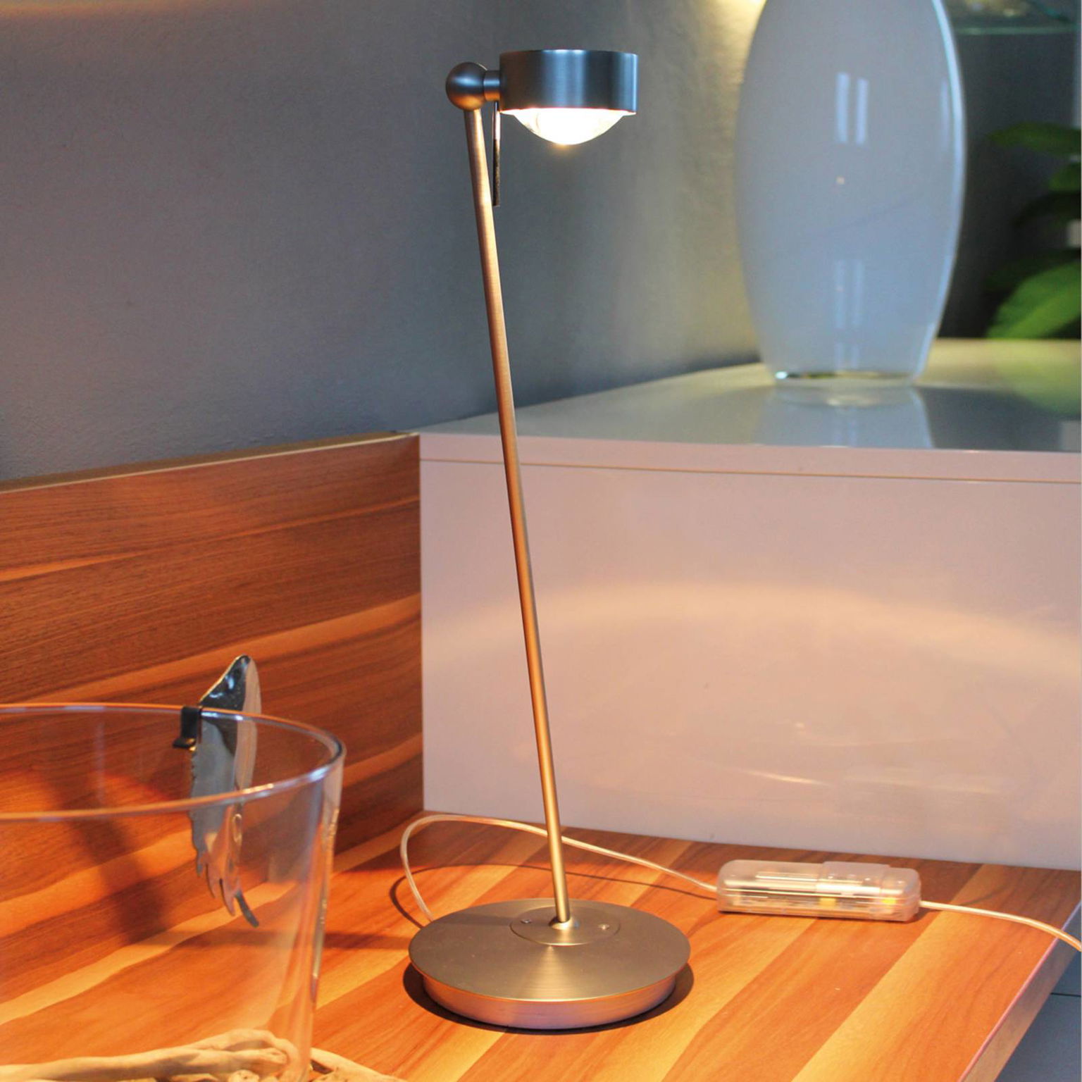 Stmievateľná stolová lampa PUK TABLE, matný chróm – obrázok 2