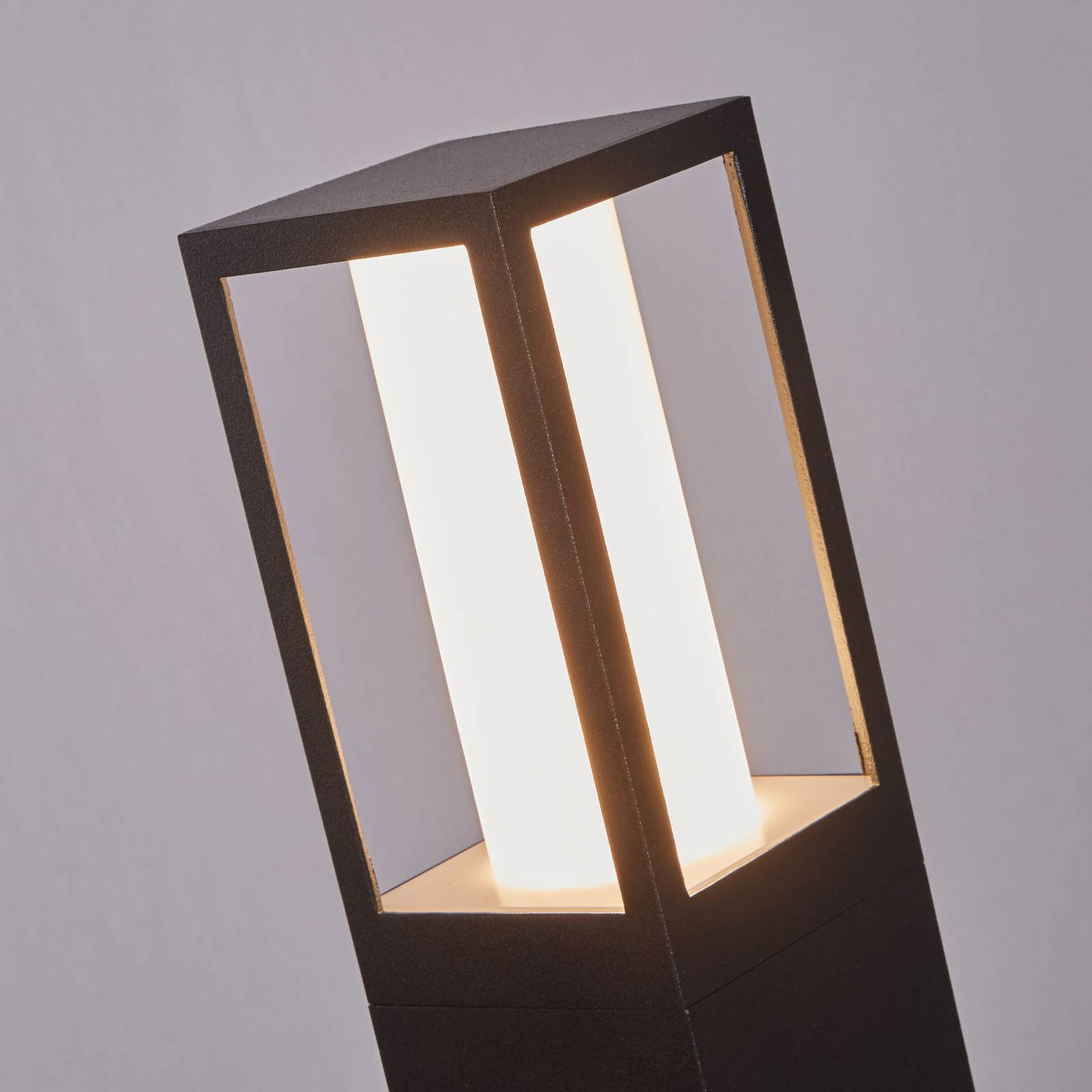 Stojaca lampa Avenue, čierna, výška 45 cm, kov – obrázok 5