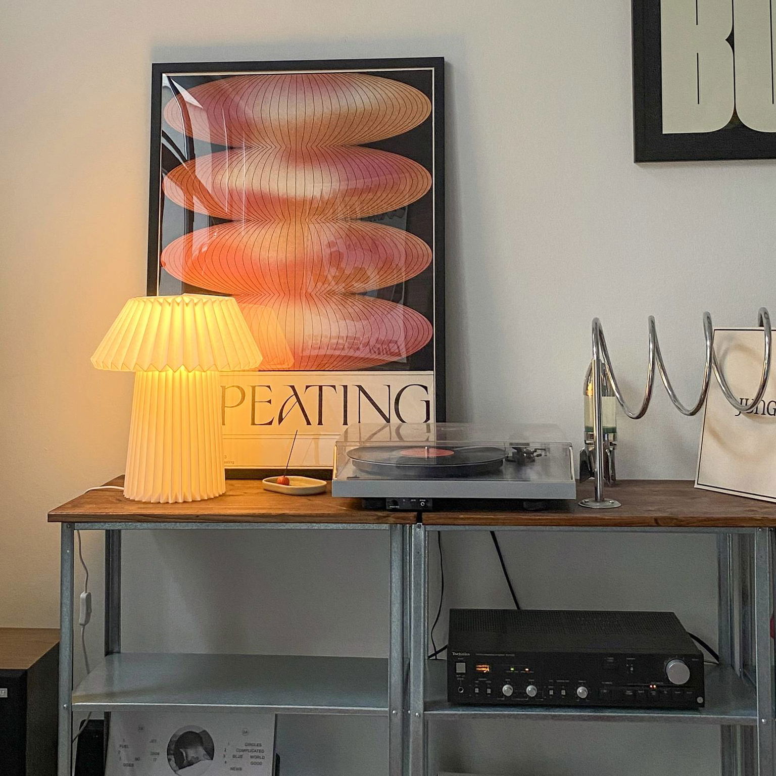 Stolná lampa Lindby Magali, biela, papier, Ø 34 cm, E14 – obrázok 4