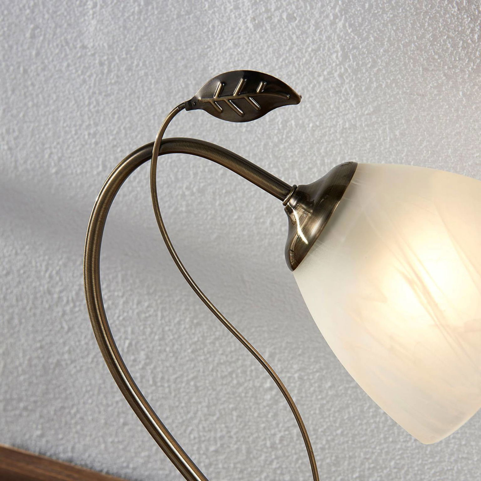 Stolná lampa Michalina v klasickom štýle – obrázok 5