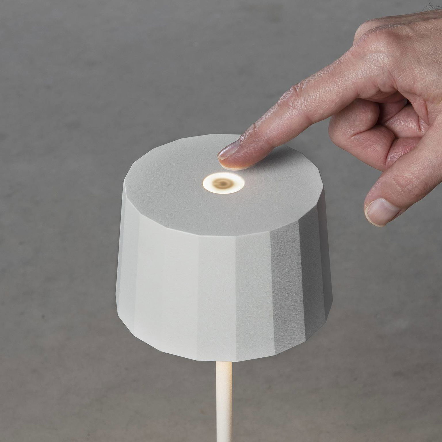 Stolná LED lampa Positano do exteriéru, biela – obrázok 6