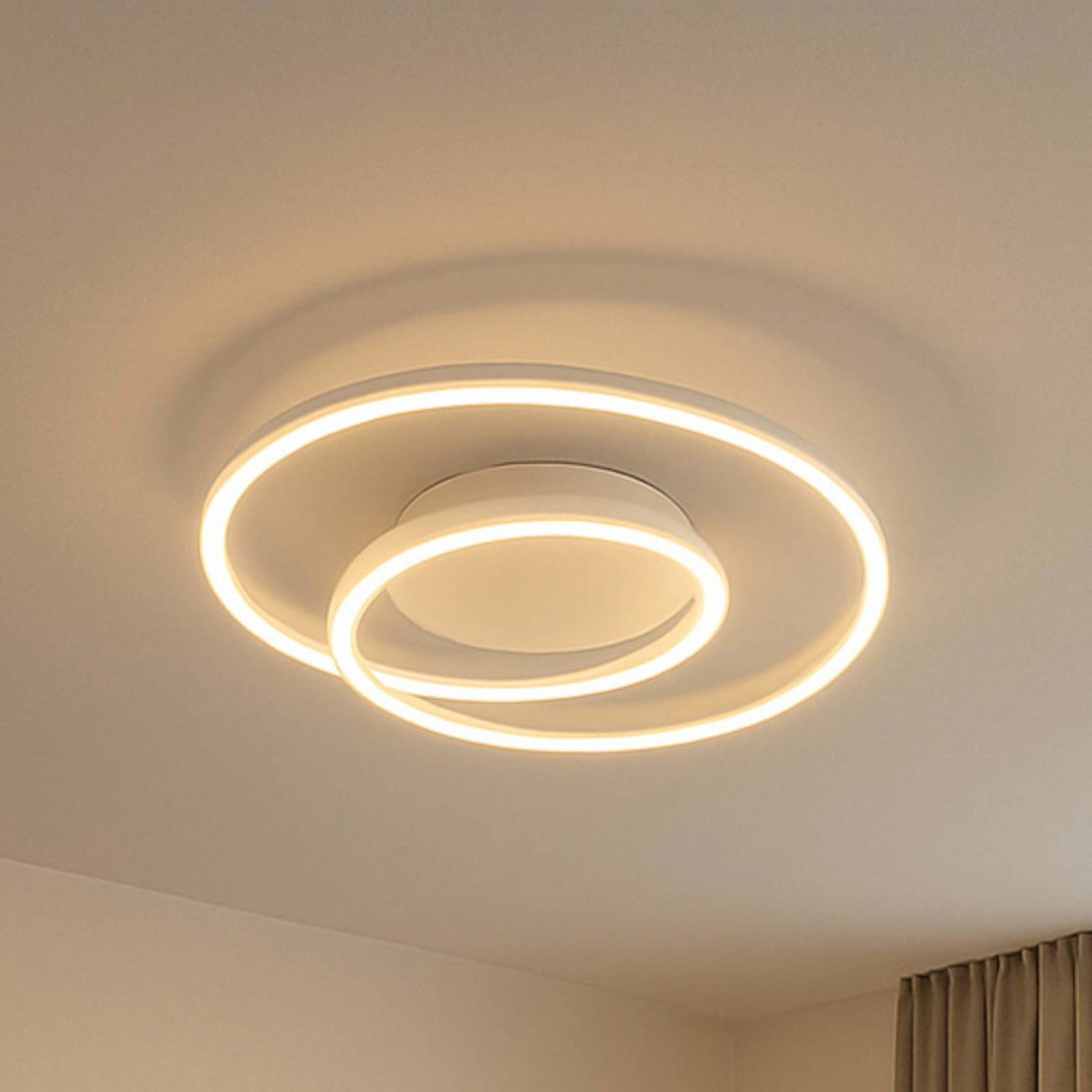 Stropné LED svetlo HOLY, piesok, Ø 49 cm, diaľkové ovládanie, CCT, stmievateľné