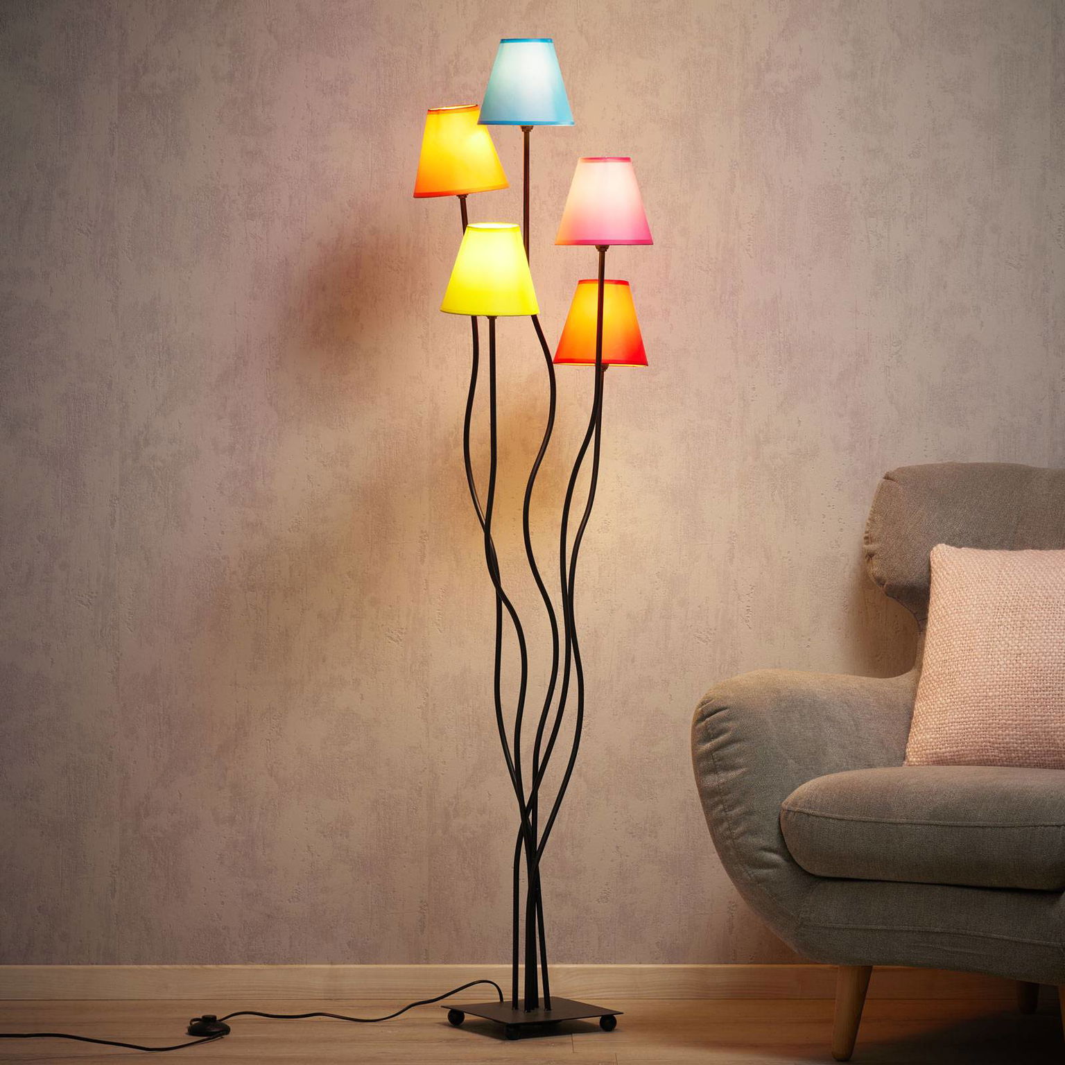 Textilná stojaca lampa Colori 5-plameňová pestrá
